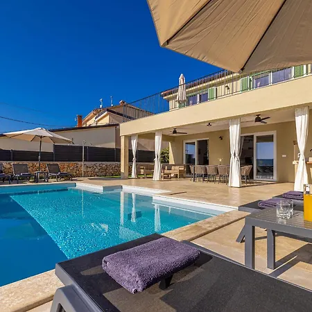 Villa Beachfront Klimno