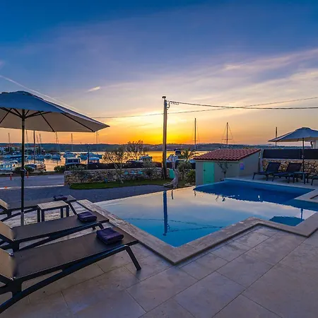 Beachfront Vilă