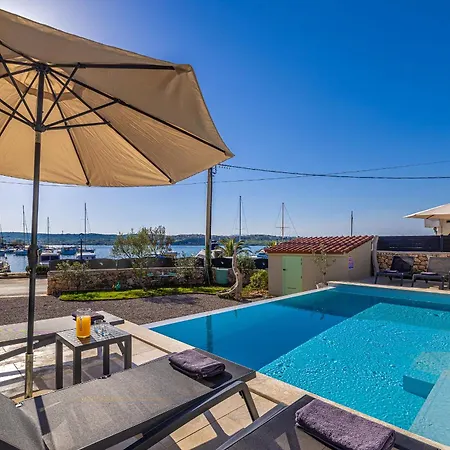Beachfront Vilă